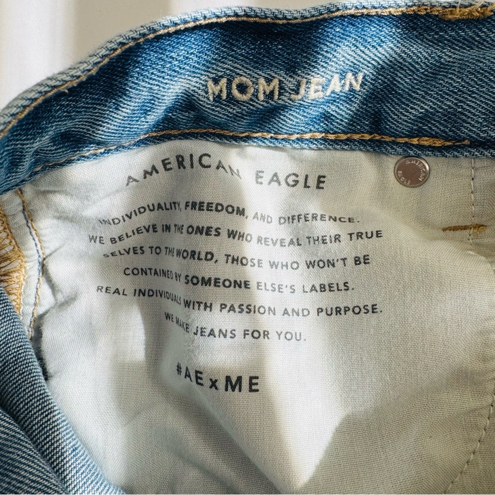 American Eagle Mom Jean Size 8 Regular Distressed Ripped Knees - Picture 10 of 16
